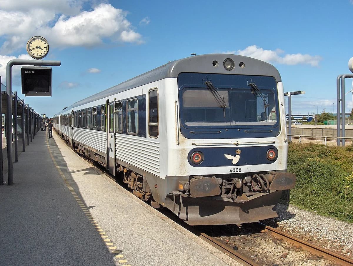 DSB MR diesel train at Frederikshavn station platform